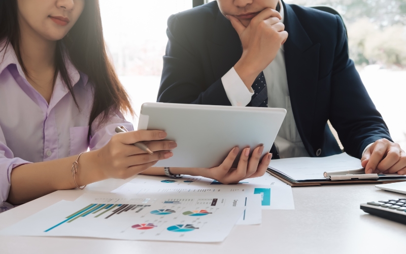 đưa ra giải pháp phần mềm nhân sự cho khách hàng
